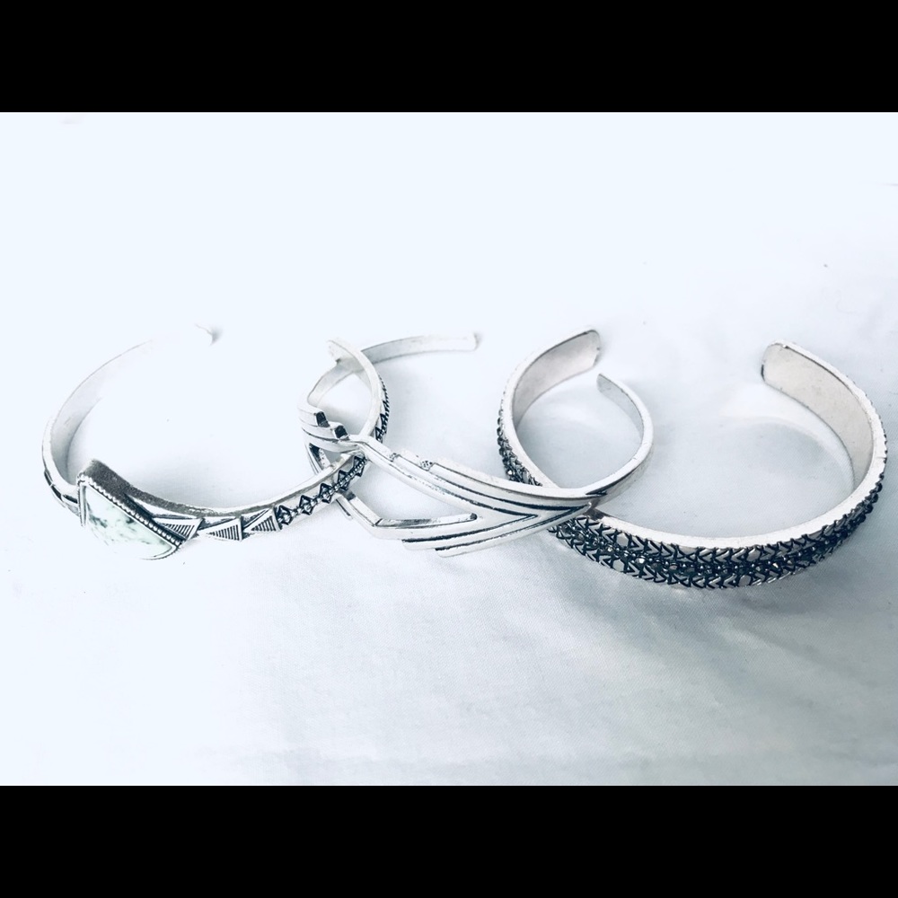 Bracelets - Picture 3 of 5